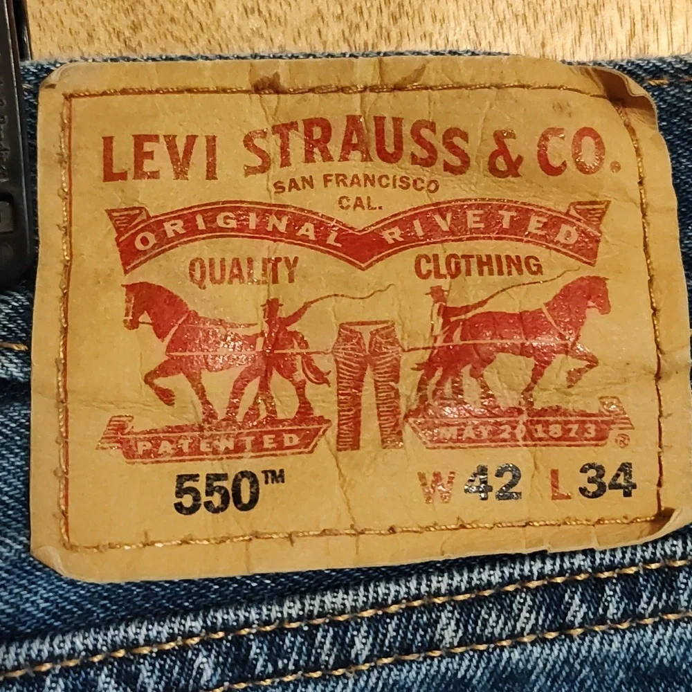 Levi Strauss Men's Relaxed 550 Red Tab Blue Jeans Stonewashed 100% Cotton 42X34